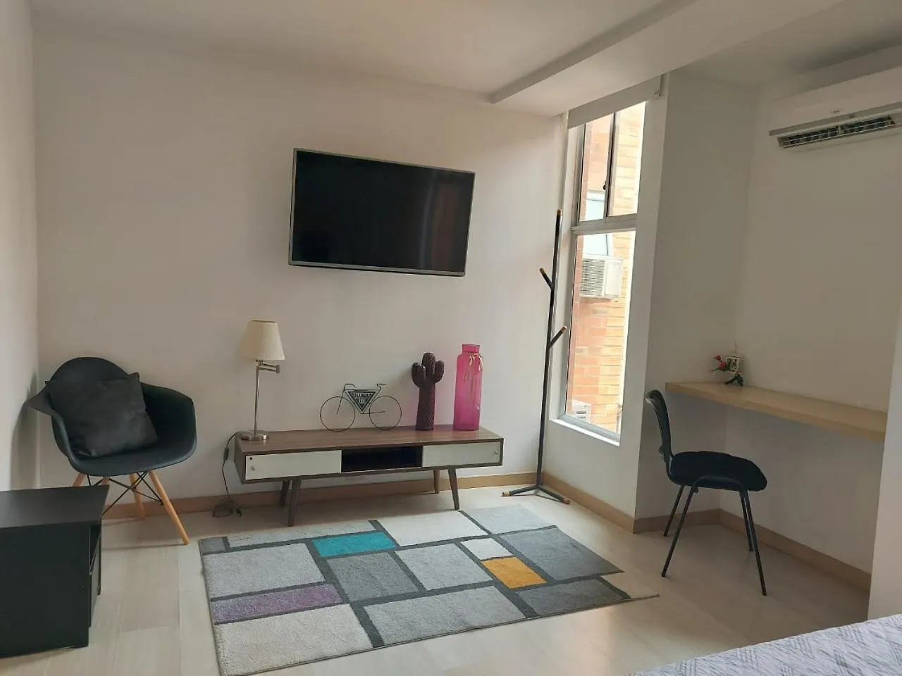 Medellin- La 70, Close To Everything, Laureles Retreat 0*, 메딜린
